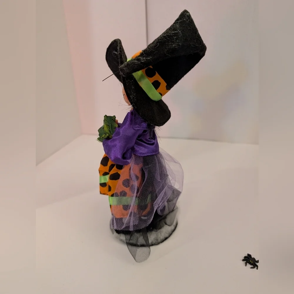 Annalee 2010 75th Anniversary Halloween Witch Figurine with Frog - 10.5
